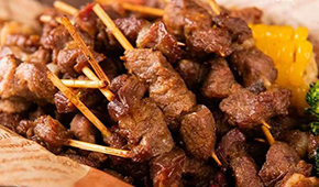 食尚是個輪回？迷你肉串走紅，東方甄選、大莊園、大希地、皓月等集體“擼小串”